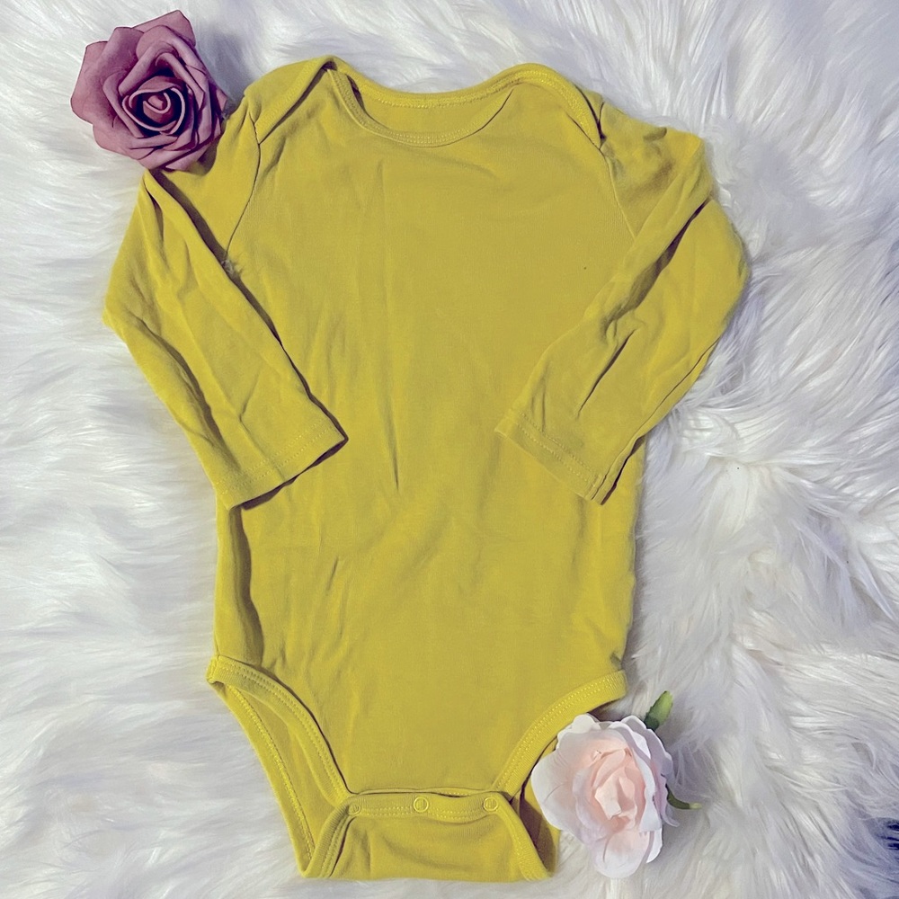 ✨Primary 9-12 Months Long Sleeve Onesie✨